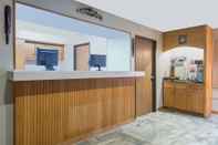 Lobby Super 8 by Wyndham Youngstown/Austintown