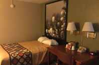 Bedroom Super 8 by Wyndham Youngstown/Austintown