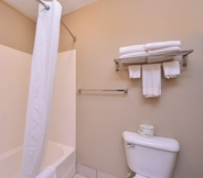 In-room Bathroom 4 Baymont by Wyndham Sioux Falls West