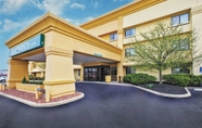 Exterior 2 La Quinta Inn by Wyndham Toledo Perrysburg