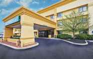 Exterior 2 La Quinta Inn by Wyndham Toledo Perrysburg