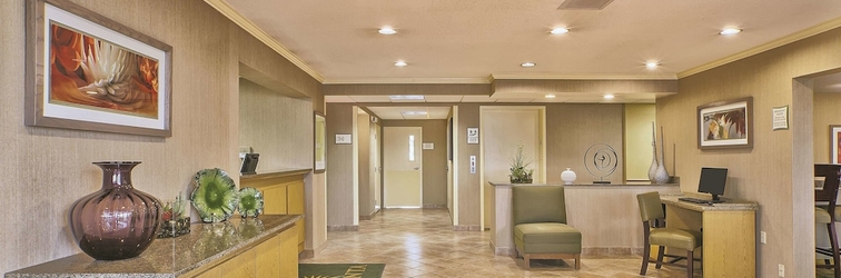 Lobby La Quinta Inn by Wyndham Toledo Perrysburg