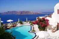 Swimming Pool Nikos Villas Hotel in Oia Santorini