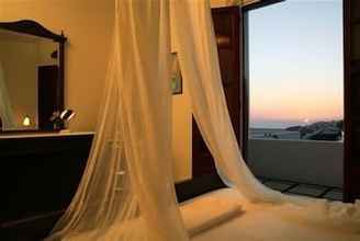 Bedroom 4 Nikos Villas Hotel in Oia Santorini