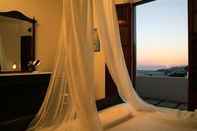 Bedroom Nikos Villas Hotel in Oia Santorini
