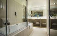 In-room Bathroom 5 Minos Palace hotel & suites – Adults Only