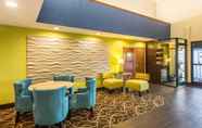 Lobby 6 Comfort Suites Cookeville