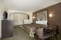 Kamar Tidur Super 8 by Wyndham Grand Prairie Southwest