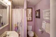 In-room Bathroom Inn at St John Portland In-Town