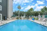 Swimming Pool La Quinta Inn & Suites by Wyndham Naples East (I-75)