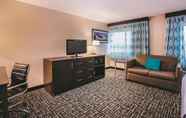 Common Space 5 La Quinta Inn & Suites by Wyndham Cincinnati NE - Mason