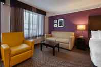 Common Space La Quinta Inn & Suites by Wyndham Detroit Utica