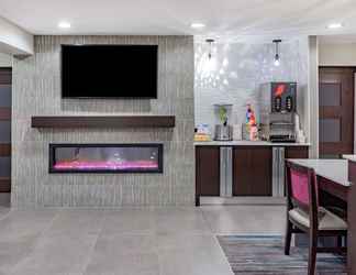 Lobby 2 La Quinta Inn & Suites by Wyndham Houston Southwest