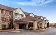 ภายนอกอาคาร 6 La Quinta Inn & Suites by Wyndham Milwaukee Delafield