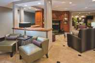 Lobby La Quinta Inn & Suites by Wyndham Milwaukee Delafield