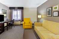 Ruang Umum La Quinta Inn & Suites by Wyndham Milwaukee Delafield