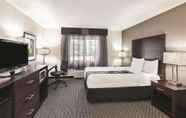 Bedroom 3 La Quinta Inn & Suites by Wyndham Milwaukee Delafield