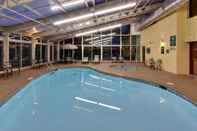 Swimming Pool La Quinta Inn & Suites by Wyndham Plattsburgh