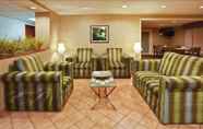 Lobi 7 La Quinta Inn & Suites by Wyndham Lakeland East