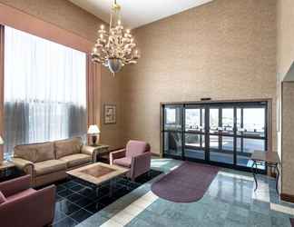 Lobi 2 Holiday Inn Express Hotel & Suites Wilson - Hayes Place, an IHG Hotel