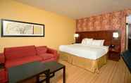 Bedroom 5 Courtyard by Marriott Beckley