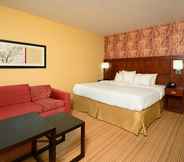 Bedroom 5 Courtyard by Marriott Beckley