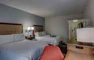 Bedroom 2 Hampton Inn Pittsburgh/Monroeville