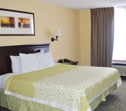 ห้องนอน 7 Days Inn & Suites by Wyndham Tucker/Northlake