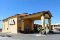 Exterior Desert Inn