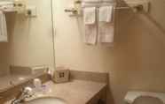 In-room Bathroom 6 Best Value Inn & Suites Parry Sound