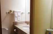 In-room Bathroom 6 Best Value Inn & Suites Parry Sound