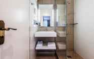 In-room Bathroom 3 Best Western Saint Louis - Grand Paris Vincennes