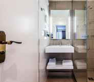 In-room Bathroom 3 Best Western Saint Louis - Grand Paris Vincennes