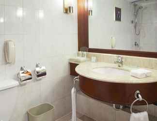 In-room Bathroom 2 Crowne Plaza Shenyang Zhongshan
