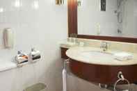 In-room Bathroom Crowne Plaza Shenyang Zhongshan