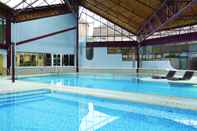 Swimming Pool Delta Hotels by Marriott Waltham Abbey