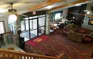 Lobby 5 Quality Inn & Suites