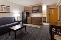 Common Space Best Western Plus Flint Airport Inn & Suites