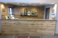 Lobby Country Inn & Suites by Radisson, Louisville East, KY