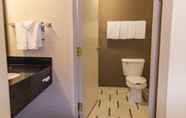 In-room Bathroom 7 Fairfield Inn Kansas City Downtown/Union Hill by Marriott