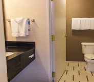 In-room Bathroom 7 Fairfield Inn Kansas City Downtown/Union Hill by Marriott