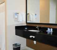 In-room Bathroom 6 Fairfield Inn Kansas City Downtown/Union Hill by Marriott