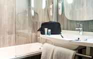 In-room Bathroom 5 ibis Le Bourget