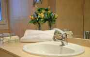 In-room Bathroom 5 Hotel AA Serrano by Silken