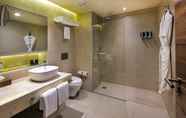 In-room Bathroom 5 Occidental Punta Cana - All Inclusive