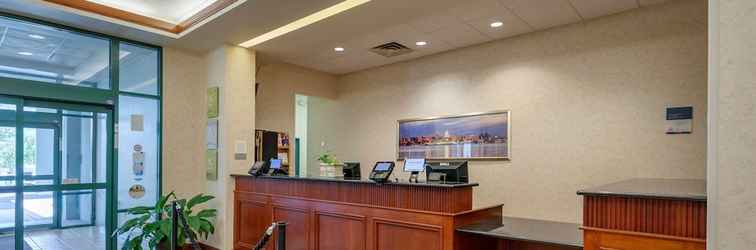 Lobby Clarion Suites at the Alliant Energy Center