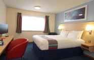 Bedroom 3 Travelodge Bristol Central