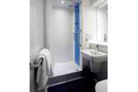 Toilet Kamar Travelodge Bristol Central