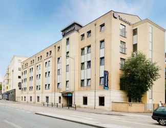 Exterior 2 Travelodge Bristol Central