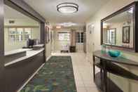 Lobby Sonesta Simply Suites Nanuet